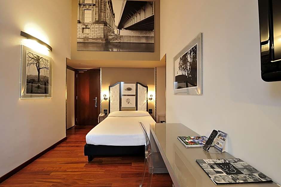 Photo 1 of 1 of Standard Suite