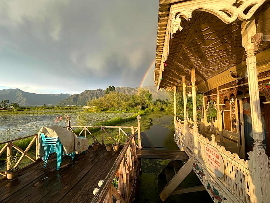 Houseboat Zaindari Palace