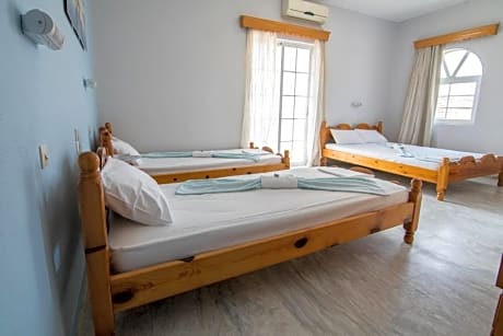 Quadruple room with sea view