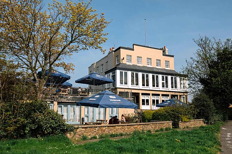 Royal Hotel, Bar & Grill