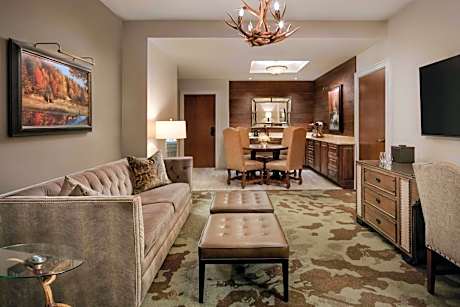 King Suite with Sofa Bed - Main Building