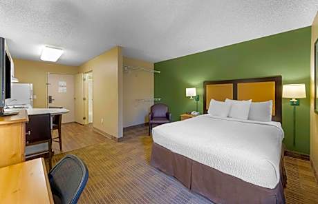 Queen studio with 1 Queen Bed - Disability Access/Non-Smoking