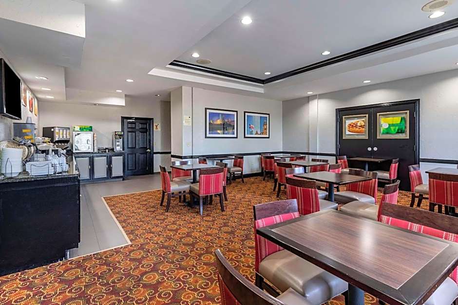 Quality Inn & Suites I-35 E/Walnut Hill