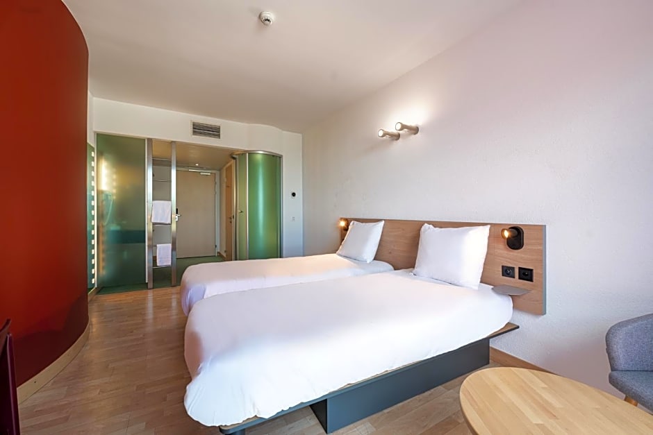 B&B HOTEL Lully 3 Lakes