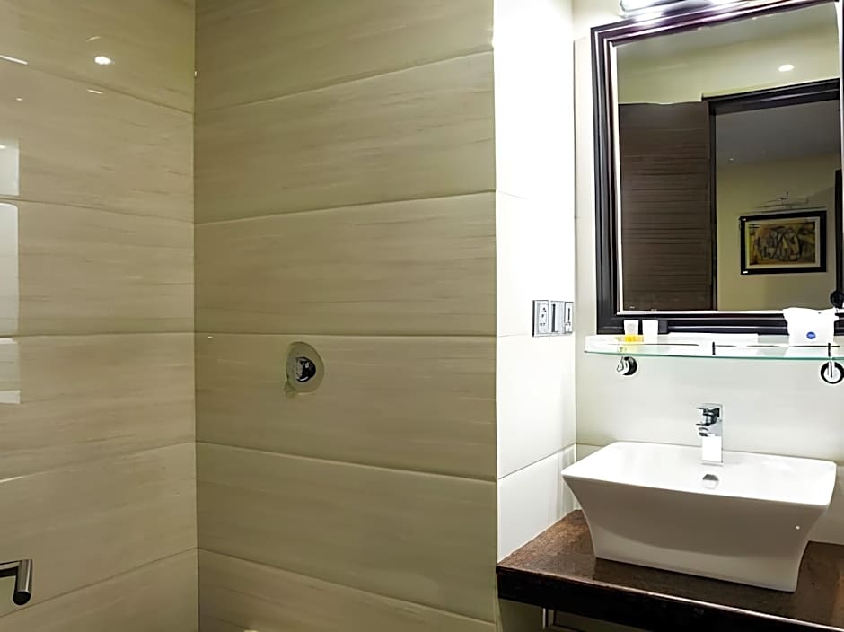 Summit Montana Suites & Spa at Mall