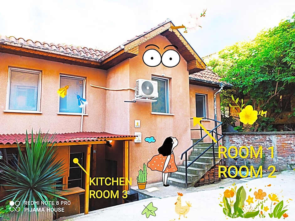 PIJAMA HOUSE - Bike & Bed