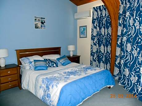 Queen Room with Garden View