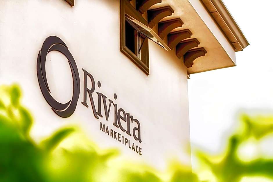 La Riviera Hotel