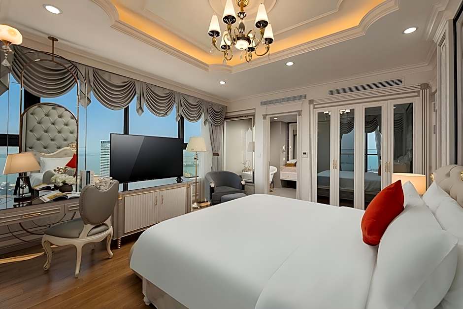 DeLaSea Ha Long Hotel - Modern Bayview Escape 
