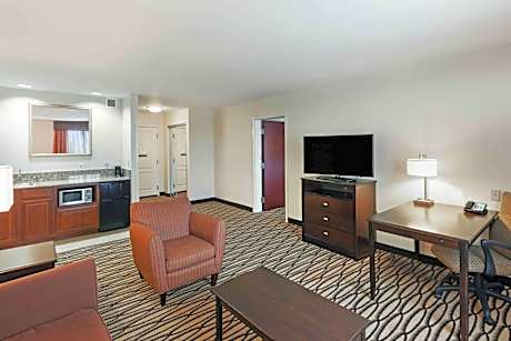 King Studio Suite with Whirlpool - Non-Smoking