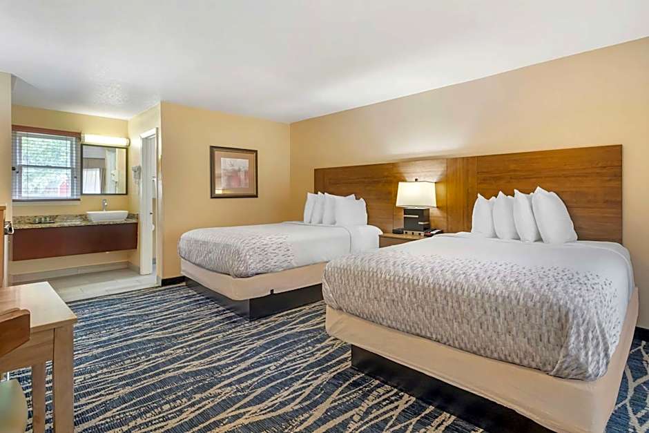 Photo 1 of 4 of 2 Queen Beds, Mountain View
