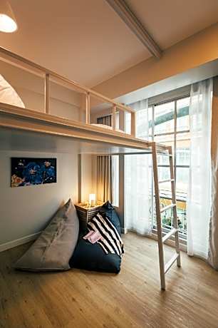 Private Double Room with Shared Bathroom