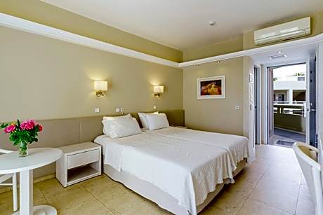 Double or Twin Room with Sea View