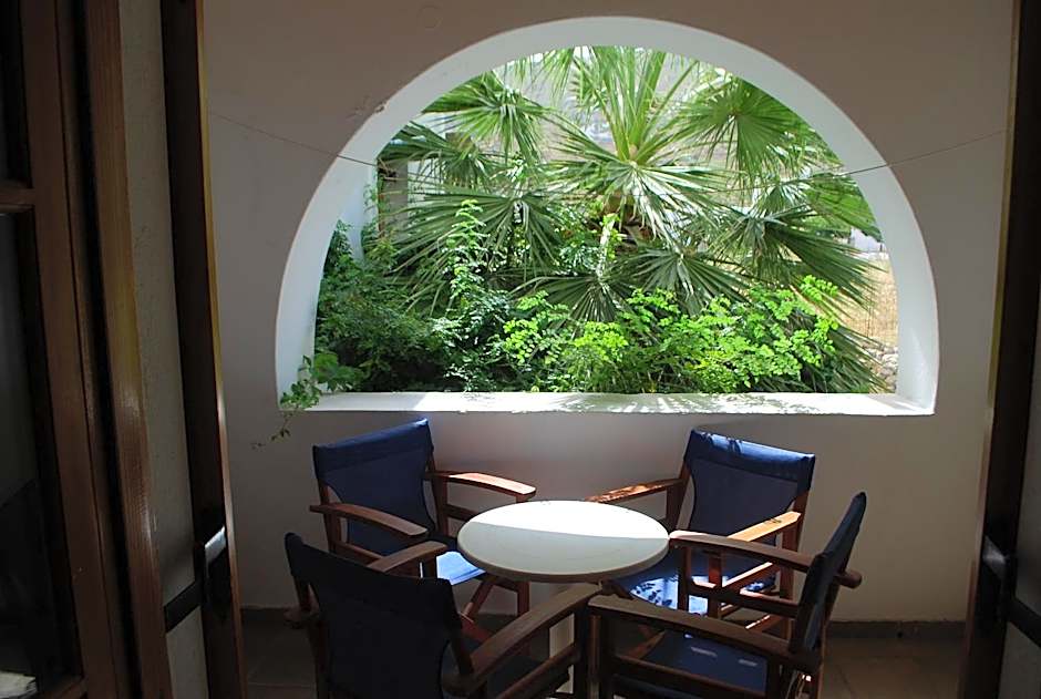 Siroco's Rooms And Studios
