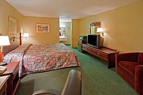 1 King Bed Smoking