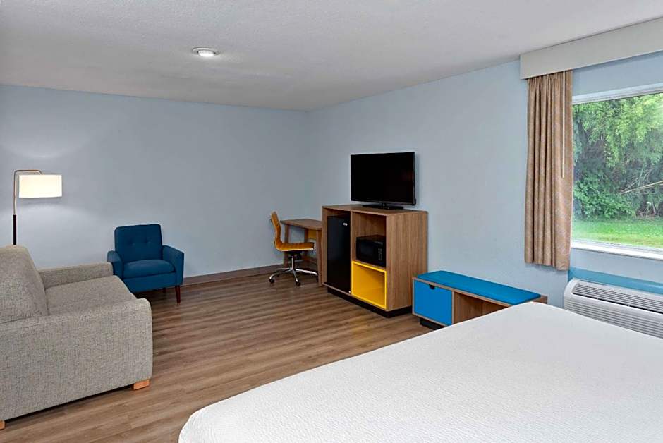 Days Inn & Suites by Wyndham Siler City