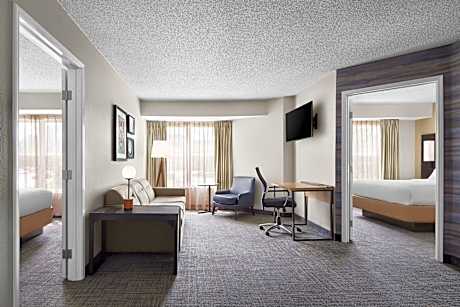 2 Bedroom Suite, Bedroom 1: 1 Queen, Bedroom 2: 1 Queen, Sofa bed