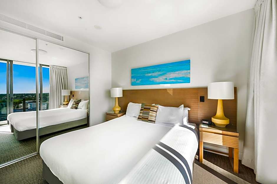 Oaks Redcliffe Mon Komo Suites