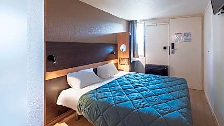 Standard Room - 1 Queen Bed