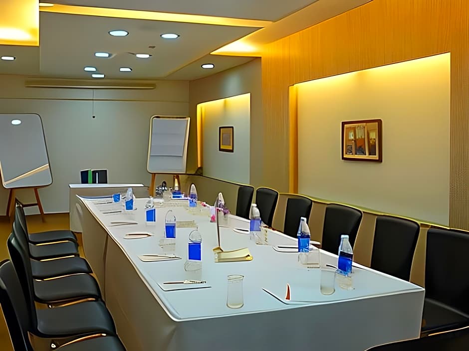 Park Central Comfort e-suites, Pune