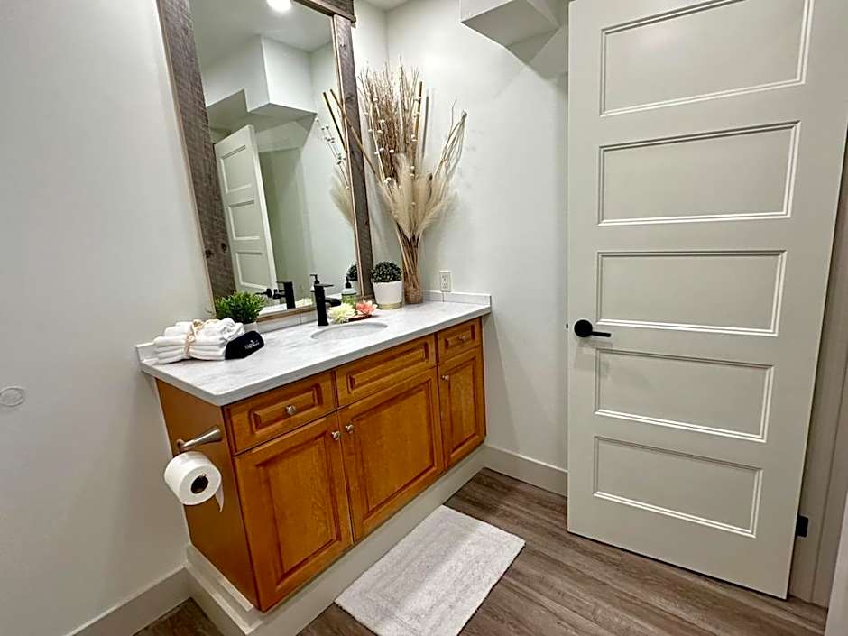 Beautiful tranquil centrally located condo