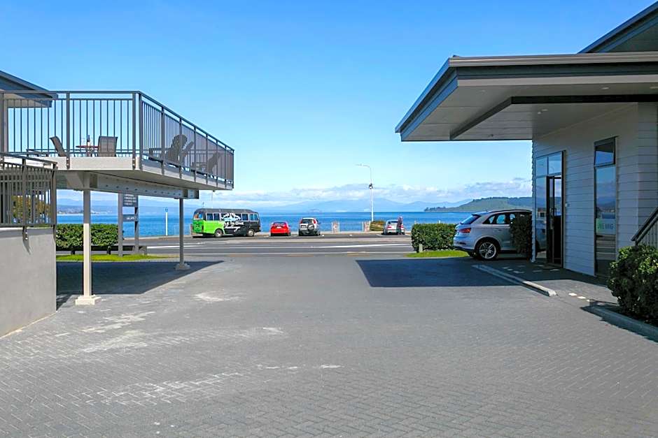 Acacia Lake View Motel