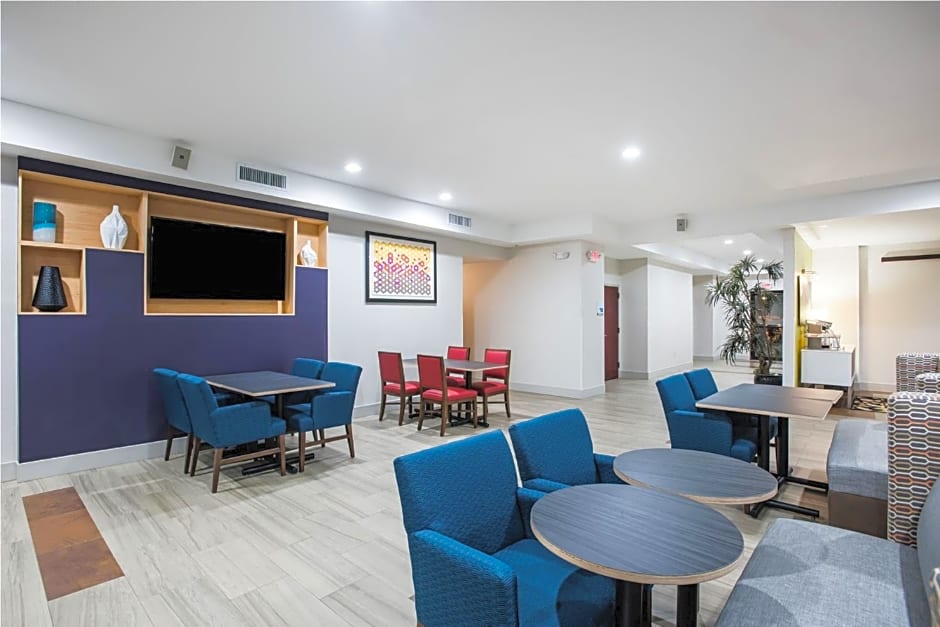 Country Inn & Suites by Radisson, Downtown Albany New York