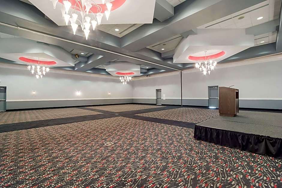 Quality Inn & Suites Conference Center Statesboro Historic District