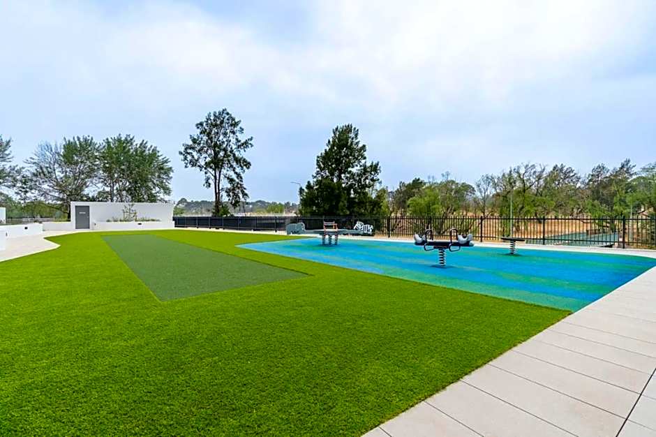 Stylish Phillip apartment with gym and pool - Hosted by CanStay