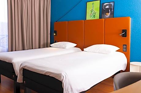 Standard Room with Two Single Beds