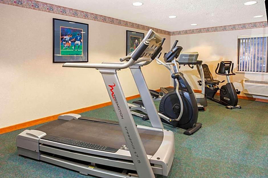 La Quinta Inn & Suites by Wyndham Milwaukee Airport / Oak Creek
