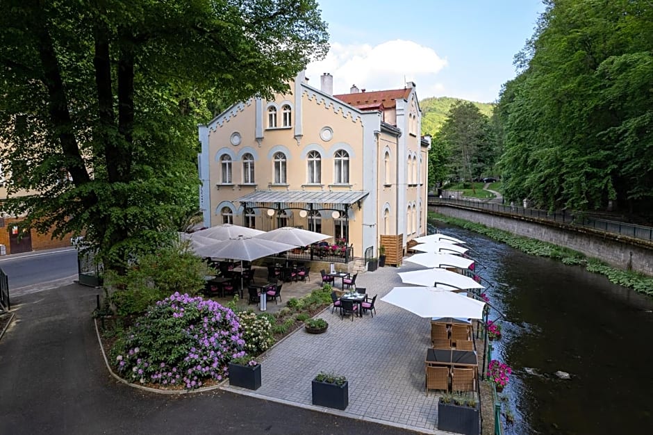 Villa Basileia Riverside