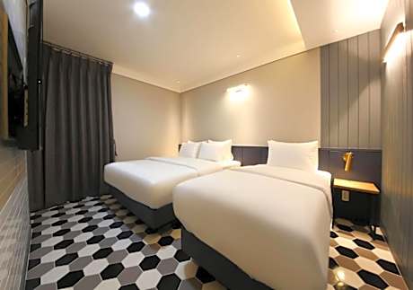 Superior Twin Room with City View