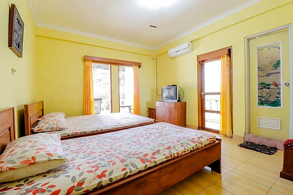 Adinda Beach Hotel and Villa