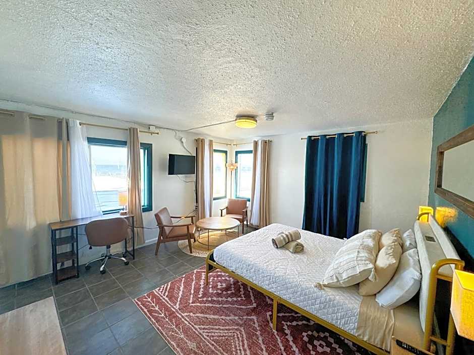 ITH Beach Bungalow Surf Hostel San Diego Adults Only