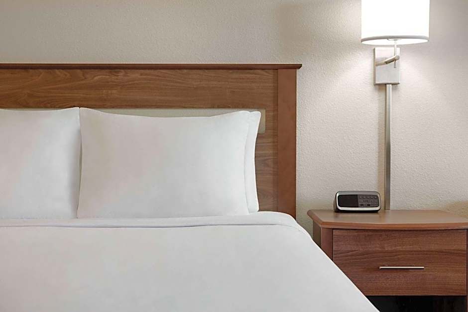 Travelodge by Wyndham Vaughn