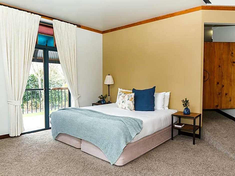 The Narrows Landing Hotel