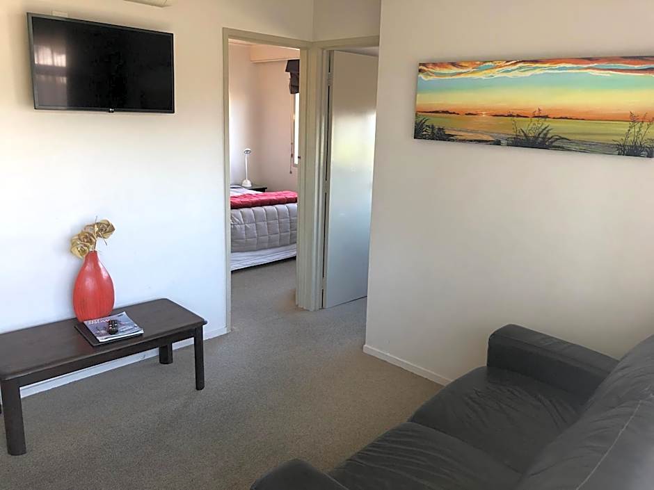 Absolute Lake View Motel