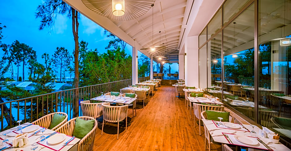 GRAVEL HOTELS SELECT