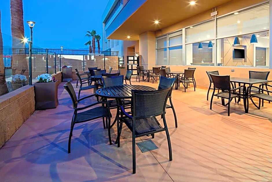 Holiday Inn Express & Suites - Palm Desert - Millennium, an IHG Hotel