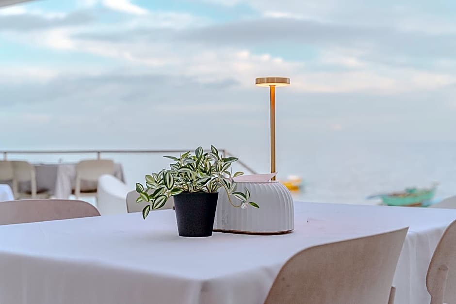 GT Seaside Inn
