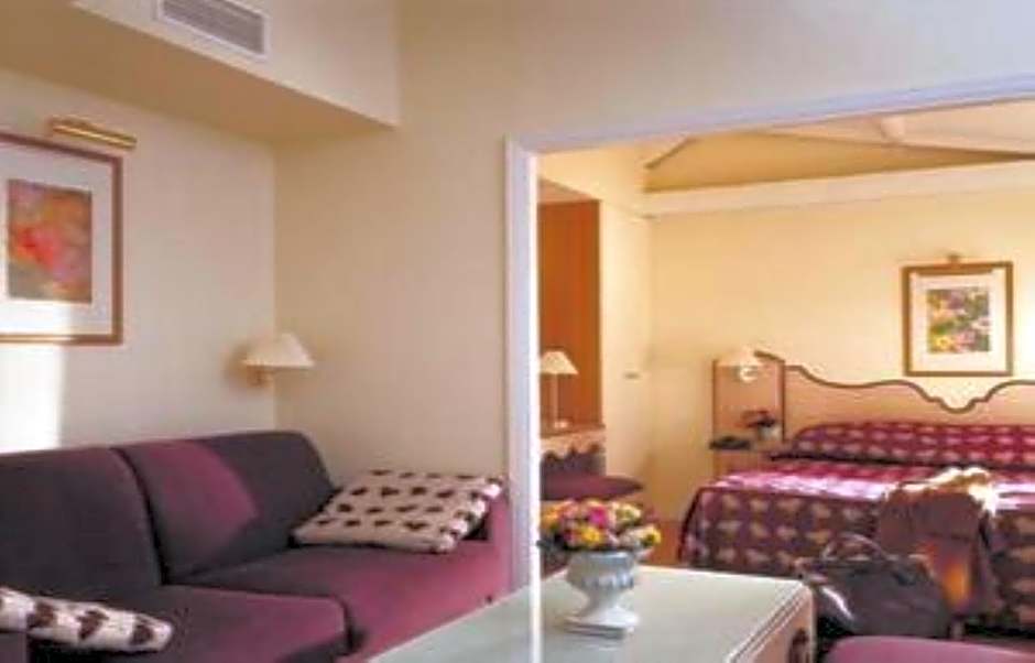 Hotel Suites Unic Renoir Saint-Germain