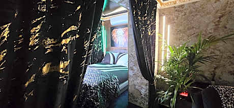 Deluxe Suite with Spa Bath