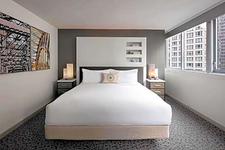 One-Bedroom State Suite - Mobility Roll-In Shower