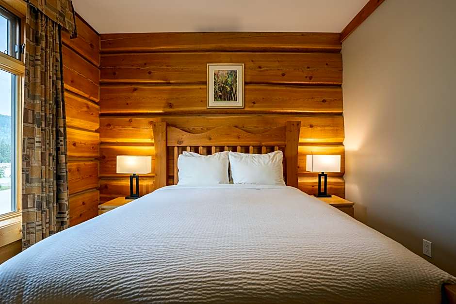 Basecamp Lodge Golden