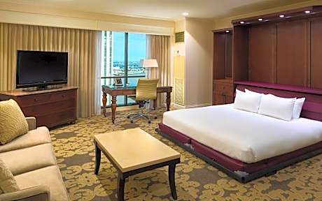 Standard King Room with Murphy Bed - Hearing Accessible