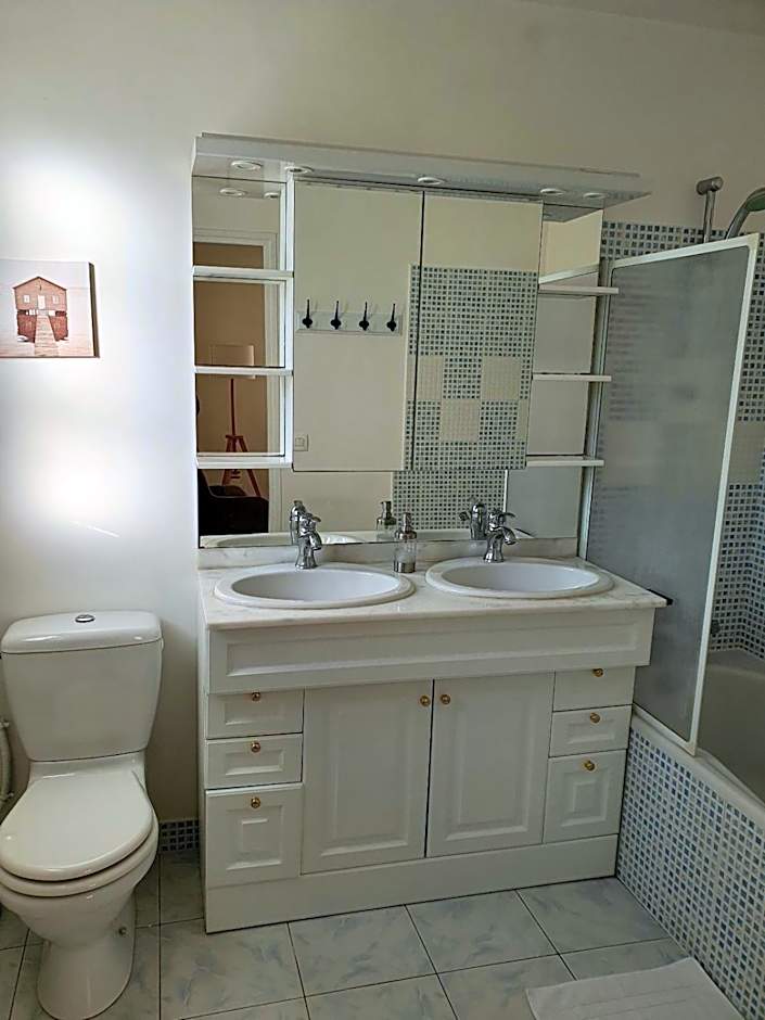 LA MARINA-Center-Parking-StationtoParis