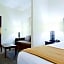 Holiday Inn Express Hotel & Suites Chicago Airport West-O'Hare