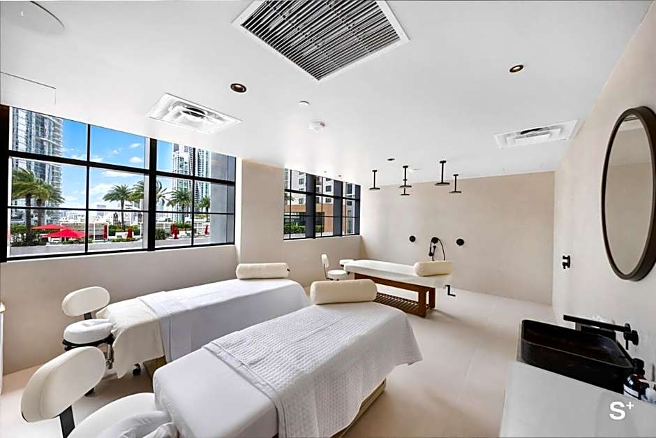 Gale Residence in Downtown Miami