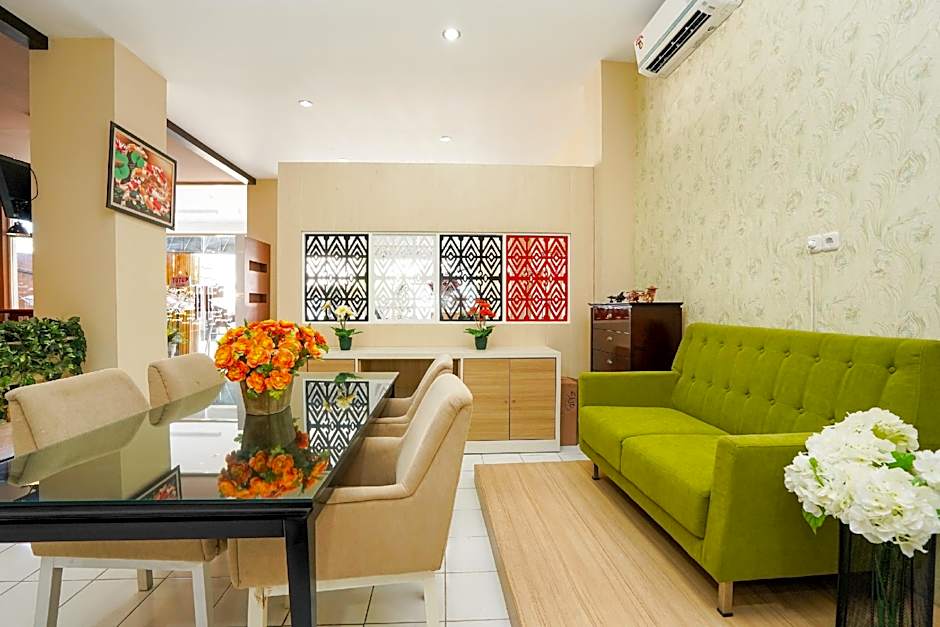 Hotel O Surabaya near Surabaya Town Square formerly Kupang Gunung Residence